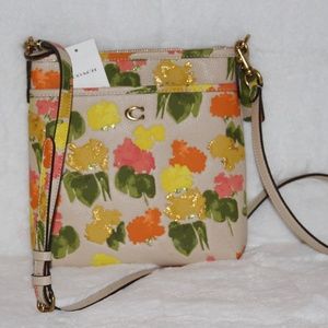 NWT COACH Kitt Messenger Crossbody in Floral Print